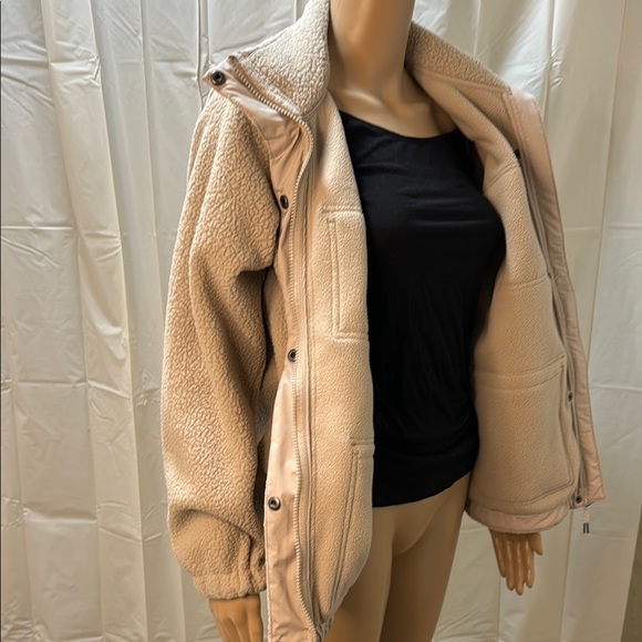 Vuori Women's XS Cream Utility Sherpa Jacket - Picture 3 of 4